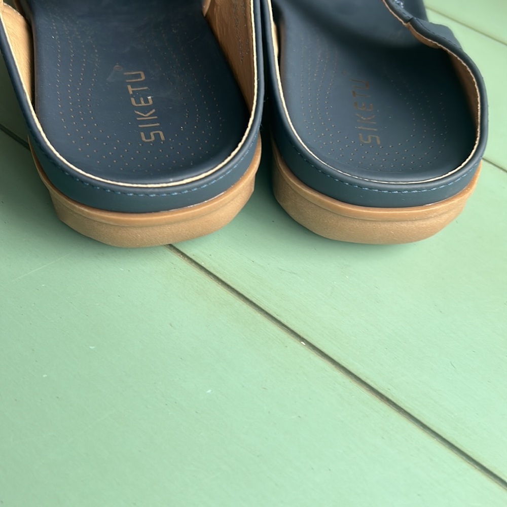 NWOT Siketu Sandals/Flip Flops Sz 8.5 - Picture 5 of 12